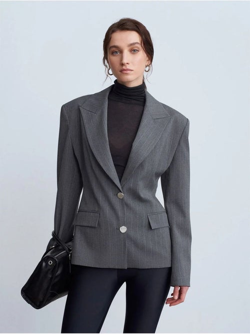 Blazer de crepe ajustado com gola xale dilvin - Kiabi Blazer de crepe ajustado com gola xale dilvin - Kiabi