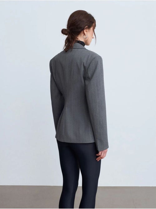 Blazer de crepe ajustado com gola xale dilvin - Kiabi Blazer de crepe ajustado com gola xale dilvin - Kiabi