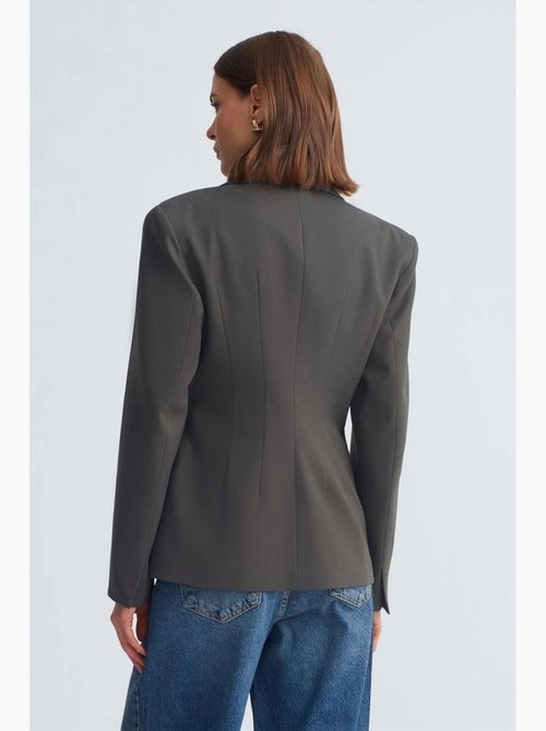 Blazer de crepe ajustado com gola xale dilvin - Kiabi Blazer de crepe ajustado com gola xale dilvin - Kiabi