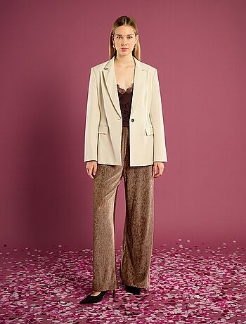 Blazer justo com corte cintado