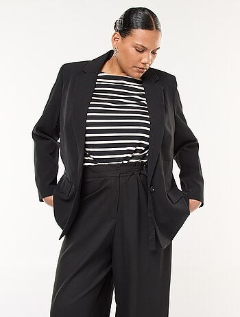 Blazer liso com 2 bolsos com aba
