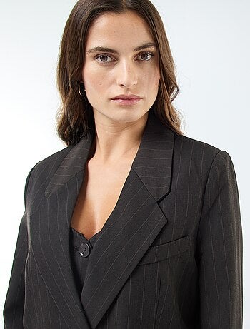 Blazer oversized às riscas com abertura de botões