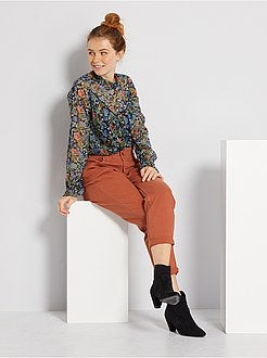 Blusa a ponto cheio com gola vitoriana - Kiabi
