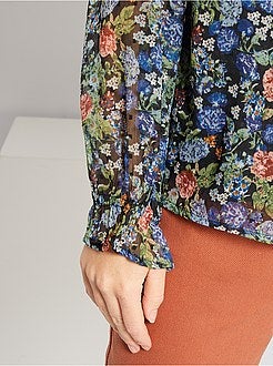 Blusa a ponto cheio com gola vitoriana - Kiabi