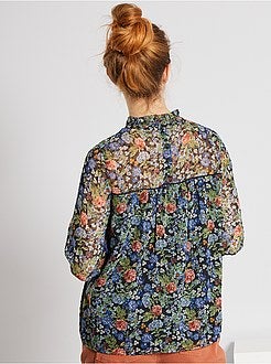 Blusa a ponto cheio com gola vitoriana - Kiabi