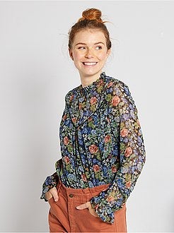 Blusa a ponto cheio com gola vitoriana - Kiabi