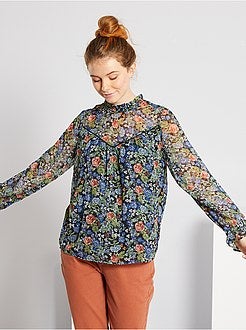 Blusa a ponto cheio com gola vitoriana - Kiabi