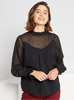 Blusa a ponto cheio com gola vitoriana - Kiabi