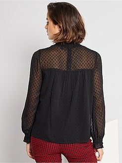Blusa a ponto cheio com gola vitoriana - Kiabi