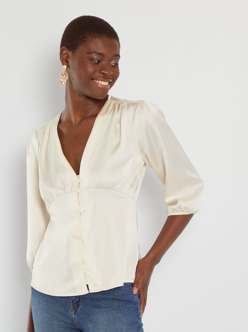 Blusa acetinada com abertura com botões - Kiabi