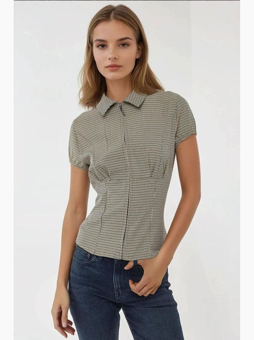 Blusa ajustada xadrez gola camisa hiccup - Kiabi Blusa ajustada xadrez gola camisa hiccup - Kiabi