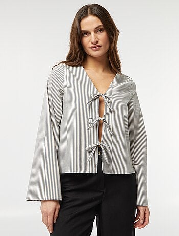 Blusa às riscas com atilhos para atar