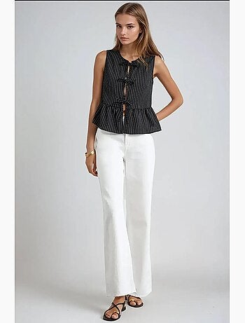 Blusa às riscas com gola redonda e sem mangas