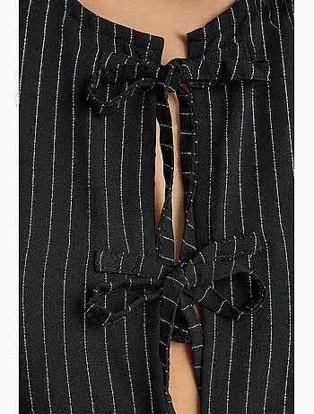 Blusa às riscas com gola redonda e sem mangas