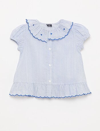 Blusa às riscas de manga curta e base com folhos