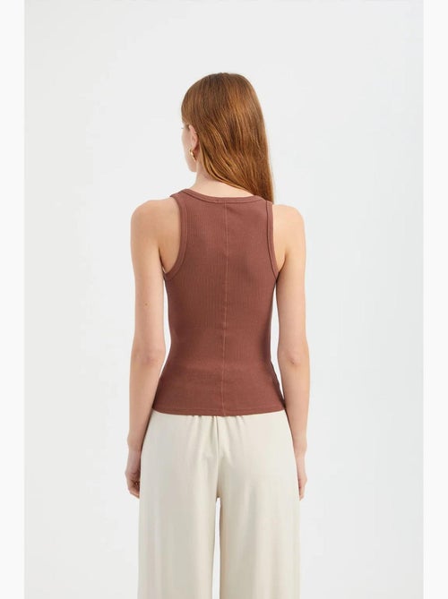 Blusa básica lisa com decote redondo hiccup - Kiabi Blusa básica lisa com decote redondo hiccup - Kiabi