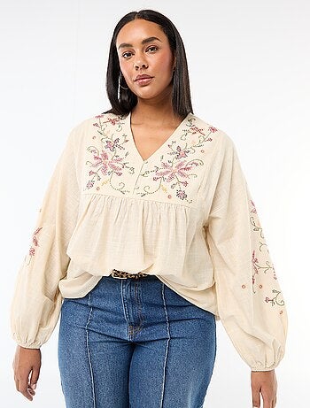 Blusa bordada com flores