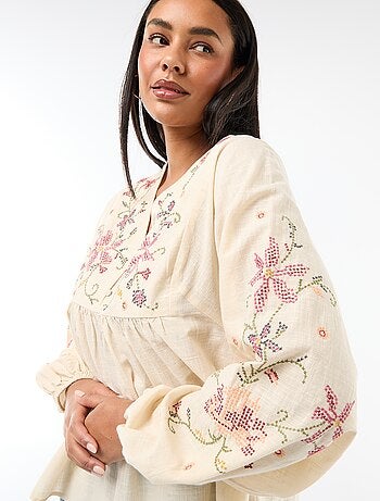 Blusa bordada com flores