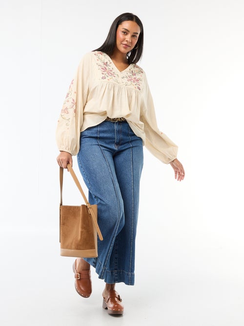 Blusa bordada com flores - Kiabi