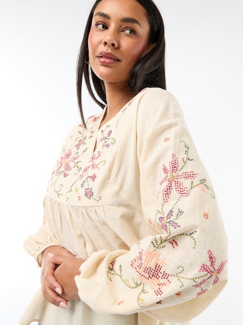 Blusa bordada com flores - Kiabi