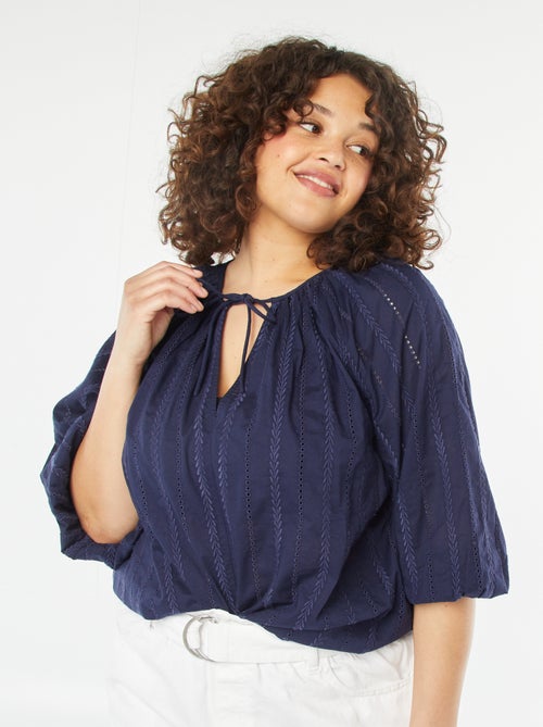 Blusa bordada com mangas 3/4 - Kiabi