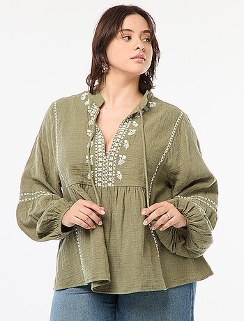 Blusa bordada de manga comprida