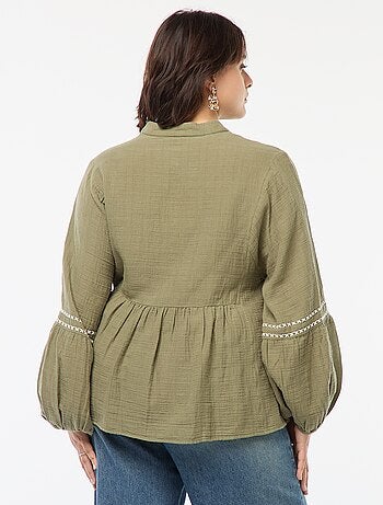 Blusa bordada de manga comprida