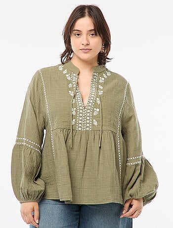 Blusa bordada de manga comprida