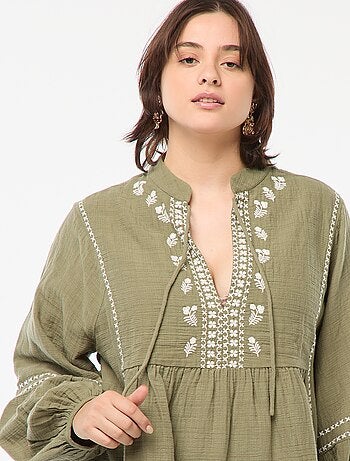 Blusa bordada de manga comprida