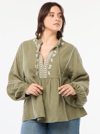 Blusa bordada de manga comprida
