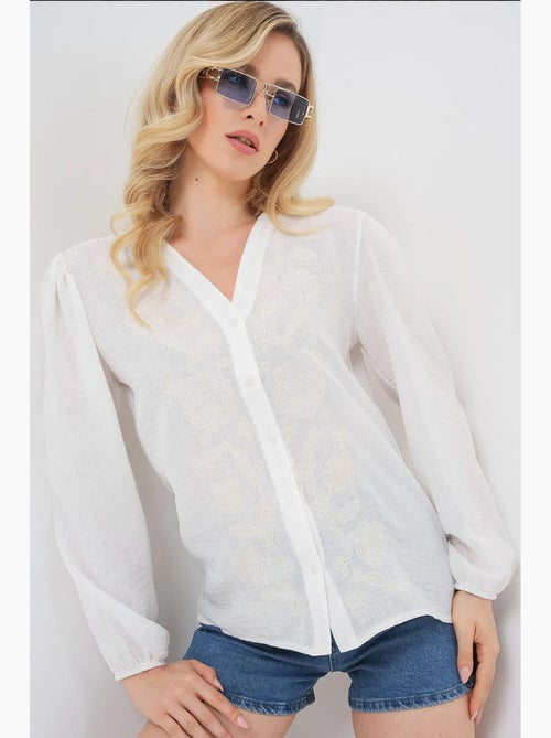 Blusa bordada decote em v com botões bdart - Kiabi Blusa bordada decote em v com botões bdart - Kiabi