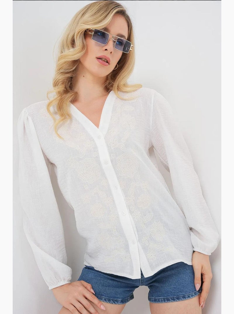 Blusa bordada decote em v com botões bdart Creme - Kiabi