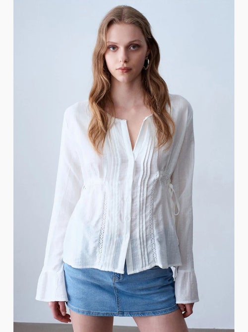 Blusa bordada decote em v tecida dilvin - Kiabi