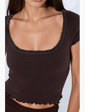 Blusa canelada com decote em u de corte justo busem