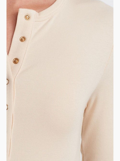 Blusa canelada com decote redondo e botões dilvin - Kiabi Blusa canelada com decote redondo e botões dilvin - Kiabi