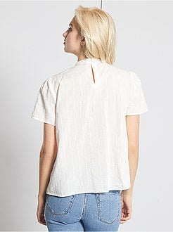 Blusa com bordado inglês - Kiabi