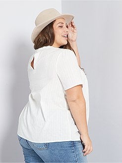 Blusa com bordado inglês - Kiabi