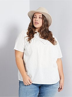 Blusa com bordado inglês - Kiabi