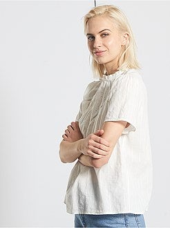 Blusa com bordado inglês - Kiabi