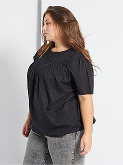 Blusa com bordado inglês - Kiabi