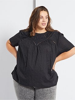 Blusa com bordado inglês - Kiabi
