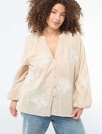 Blusa com bordados