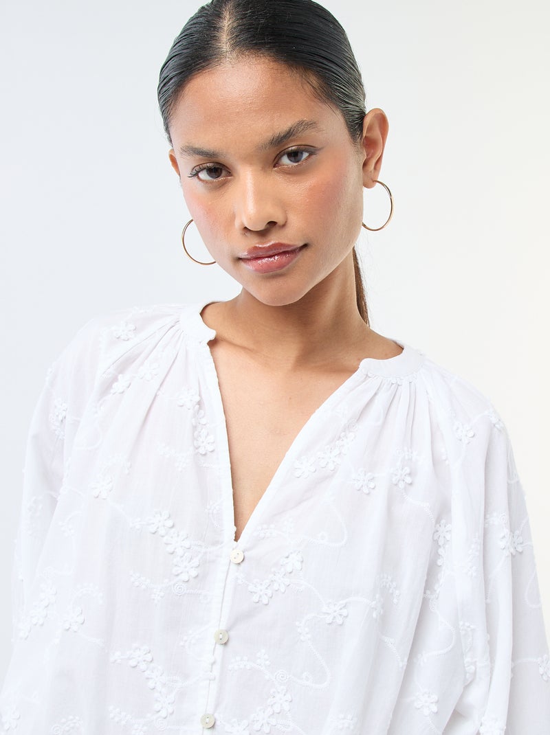 Blusa com bordados de flores Branco - Kiabi