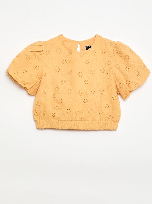 Blusa com bordados de flores e mangas curtas - Kiabi