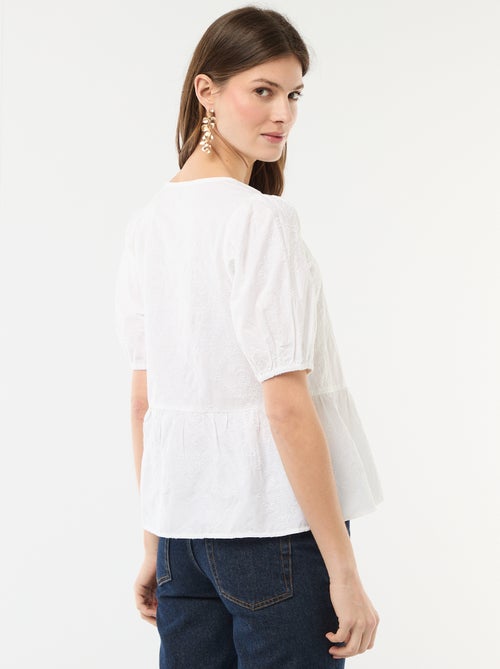 Blusa com bordados e base com folho - Kiabi
