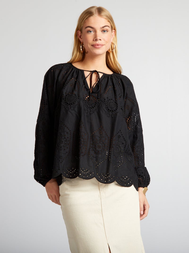 Blusa com bordados e renda Preto - Kiabi