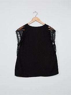 Blusa com botões e detalhe em renda - Kiabi