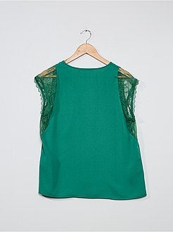 Blusa com botões e detalhe em renda - Kiabi