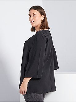 Blusa com decote bordado - Kiabi