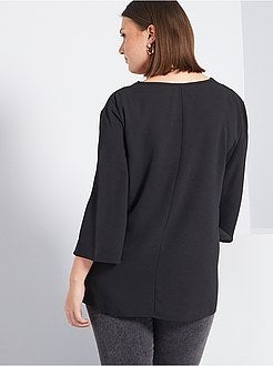 Blusa com decote bordado - Kiabi